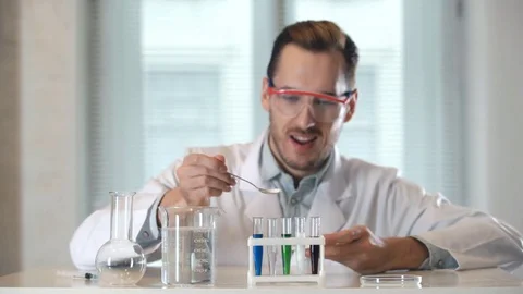 A chemist pours white parascale in a test tube Stock-Footage 73111191