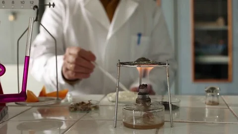 Chemist work with the ingredients 動画素材 71933260