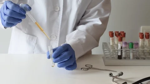 Chemist working in laboratory Stock Footage 127717097