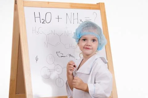 Chemist writes formulas on a blackboard Stock-Fotos