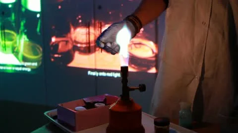 Chemistry experiment Stockbeeldmateriaal 22141638