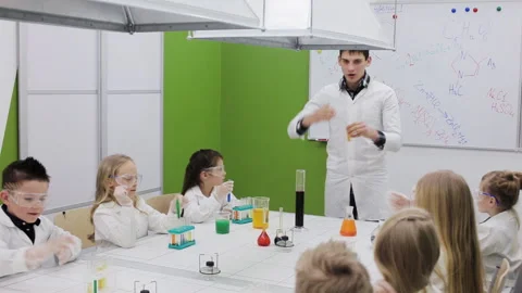 Chemistry lesson in primary school 스톡 동영상 87161816