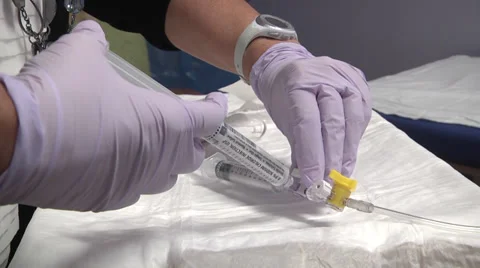 Chemo therapy nurse administers medication 動画素材 33944321