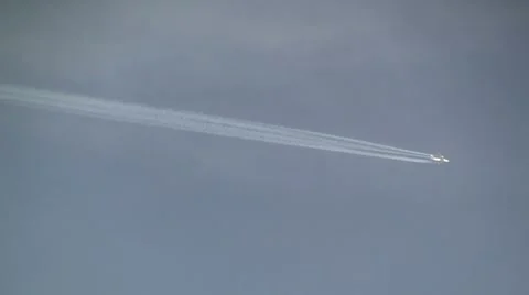 Chemtrails in the sky 스톡 동영상 8925134