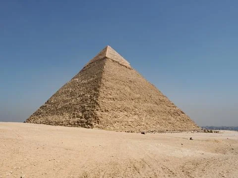 Cheops Pyramids in Arid Egypt: Triangular Marvels of Ancient Civ Fotos de archivo