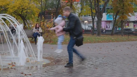 Chernihiv, Ukraine. 13 oct 2019. Young dad and his child are playing at the Vidéo 121191069