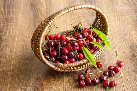 Cherries in basket Foto stock
