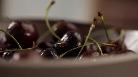 Cherries in a Rotating Dish Closeup 動画素材 99163593