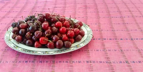 Cherries Served in a Plate Stock-Fotos