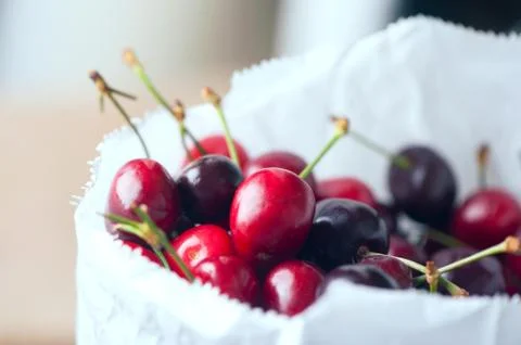 Cherry in a basket Foto stock