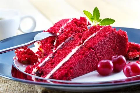 Cherry cheesecake and slices of raw cherry with mint Fotos Stock