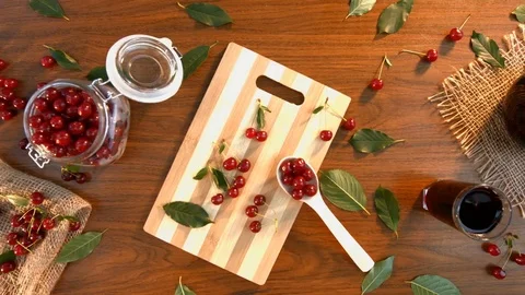 Cherry juice and cherry on the table. Видео 79612315