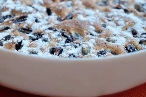 Cherry pie on a white dish close up. Foto stock