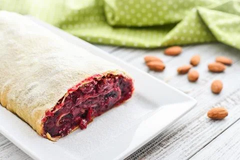 Cherry strudel with almond Foto stock
