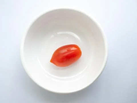 Cherry tomatoes are in the cup. Stock-Fotos