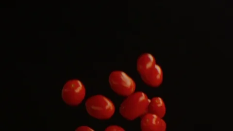 Cherry tomatoes falling in slow motion isolated Vídeos de archivo 126259056