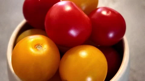 Cherry tomatoes rotating in deep plate on white background 스톡 동영상 344053961