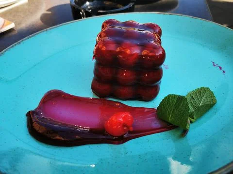 Cherry trendy dessert on the table Foto stock