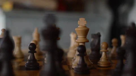 Chess game in defocused background Video stock 168468551