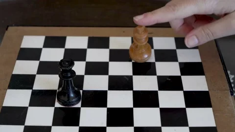 Chess game, the queen checkmate the king Vídeo Stock 148043926
