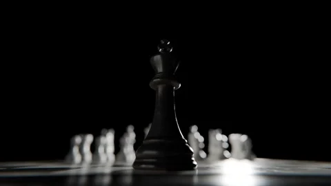 Chess King Piece Standing Tall on a Checkered Board in Dark Moody Atmosphere Vidéo 331109928