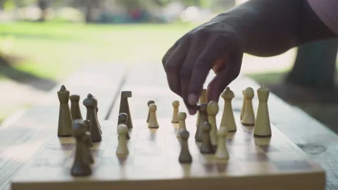 Chess move with 2 people Stockbeeldmateriaal 171723289