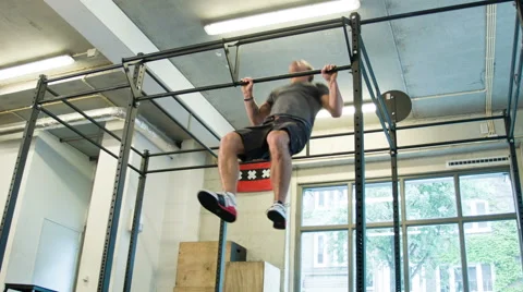 Chest to Bar - C2B Stock-Footage 40034638