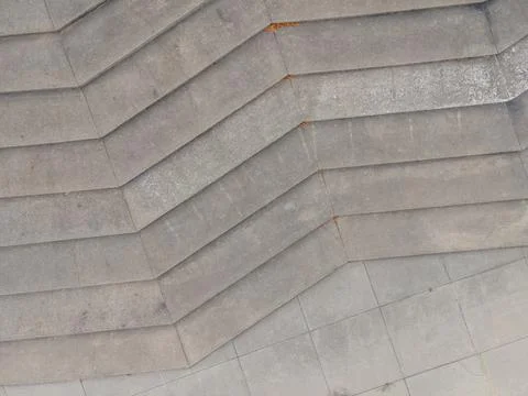 Chevron pattern gray concrete steps in Anderson Park in Kenosha, Wisconsin. Foto stock