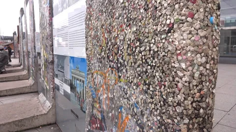 Chewing gum on berlin wall Vidéo 33344813