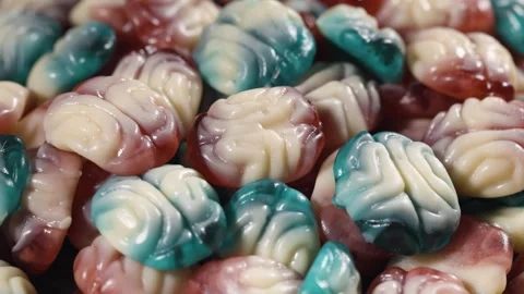 Chewy jelly candy in the form of a brain. Scary sweets for Halloween party. Vídeo Stock 314773752