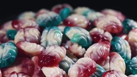 Chewy jelly candy in the form of a brain. Scary sweets for Halloween party. Vídeo Stock 318160505