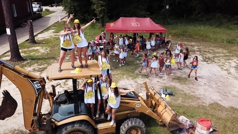 Chi Omega Construction Crew 库存影片 93998478