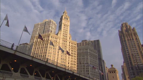CHI WrigleyBldg zoom Video stock 35257259