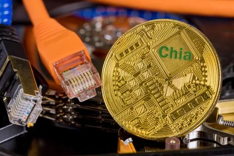 Chiacoin cryptocurrency mining process with new green coin virtual money usin Foto stock