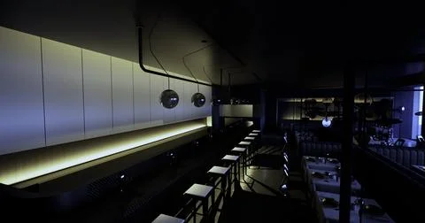 Chic modern restaurant interior with ambient lighting and sleek design Illustrazione stock