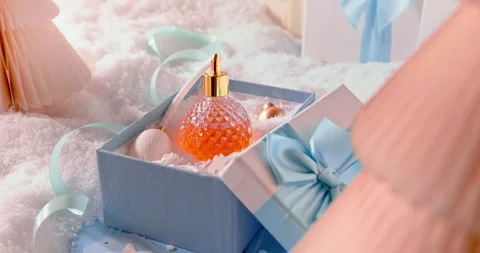 Chic perfume bottle given as a festive gift. Vídeo Stock 346556957