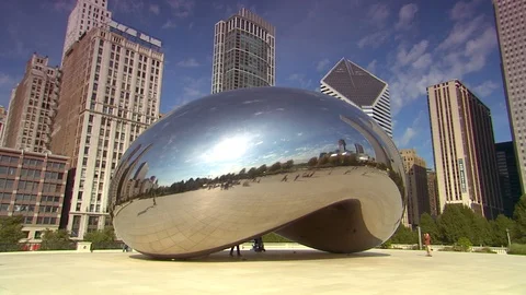 Chicago bean aka Cloud Gate. City skyline and art Stock Footage 102509130