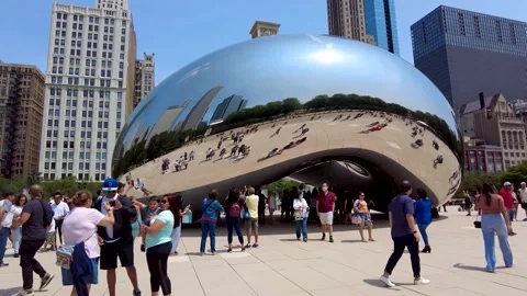 Chicago Bean aka Cloud Gate in Millennium Park (Crowd of People) 库存影片 282504596