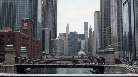 Chicago dolly moving tracking shot winter snow bridge river Stock-Footage 85980301