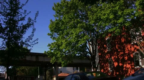 Chicago El train passing on elevated tracks Video stock 8985050