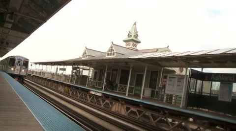 Chicago-El train-train arrives station, dutch angle Video stock 46253723