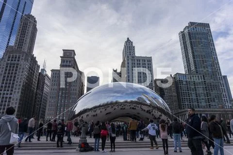 Chicago, IL, USA, March 18 2018: People visiting The Bean in Millennium Park Stock Photos