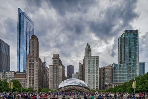 CHICAGO - JULY 4 2017: Cloud Gate in Millennium Park in Chicago. The Cloud Ga Fotos de archivo