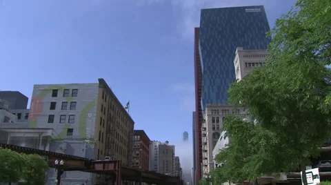 Chicago L train with pan Stock Footage 39933474