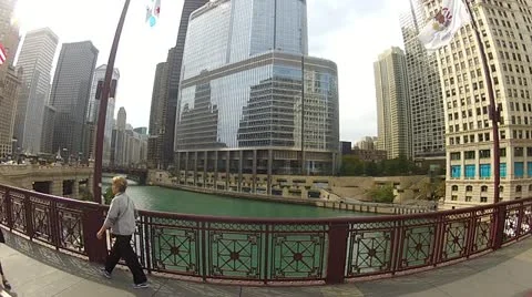Chicago River - Crowds Video stock 12396453