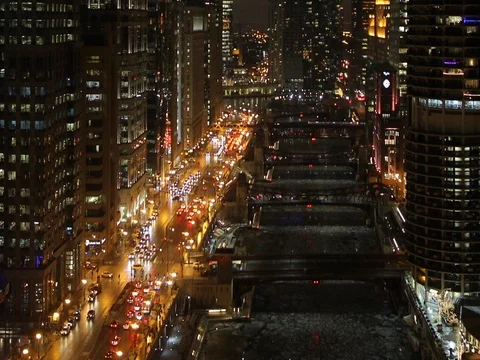 Chicago river side skyline buildings evening night cars traffic Video stock 84560031