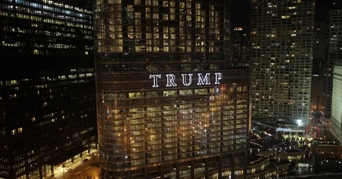 Chicago river side skyline buildings evening night cars traffic Trump tower Stock Footage 84584907