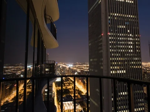 Chicago - Rooftop View of Millennium Park at Night - 4K Timelapse Vidéo 80975401
