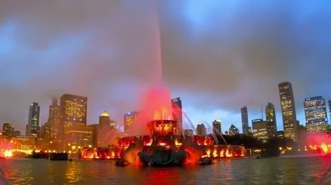 Chicago skyline and Buckingham Fountain Stock Footage