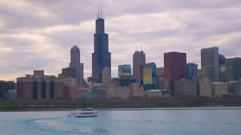Chicago skyline during a cloudy sunrise Video stock 89512968